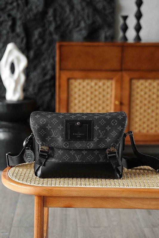 Monogram Eclipse
