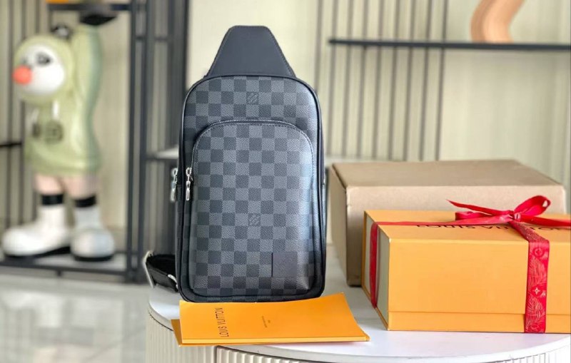M45302 Cross-body
